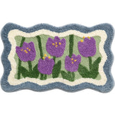 Flauschiger Akzentteppich mit lila Tulpen